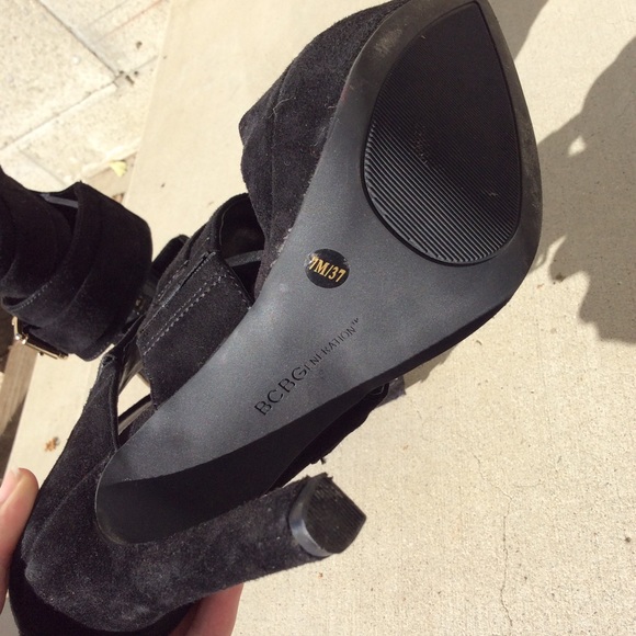 BCBG Generation Sleek Black Suede Caged Buckle High Heel Pointed Toe Shoes 👠 - Picture 7 of 8